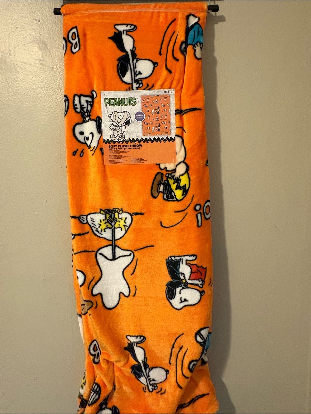 NWT Peanuts Snoopy Halloween Costumes Orange Soft Plush Throw Blanket 50x70